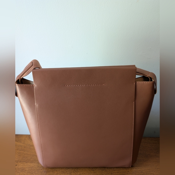 Everlane The Form Bag In Cognac - Picture 4 of 14